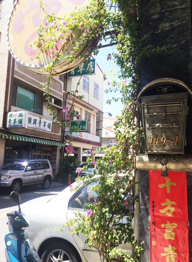 Tainan Gu Hostel Exteriör bild